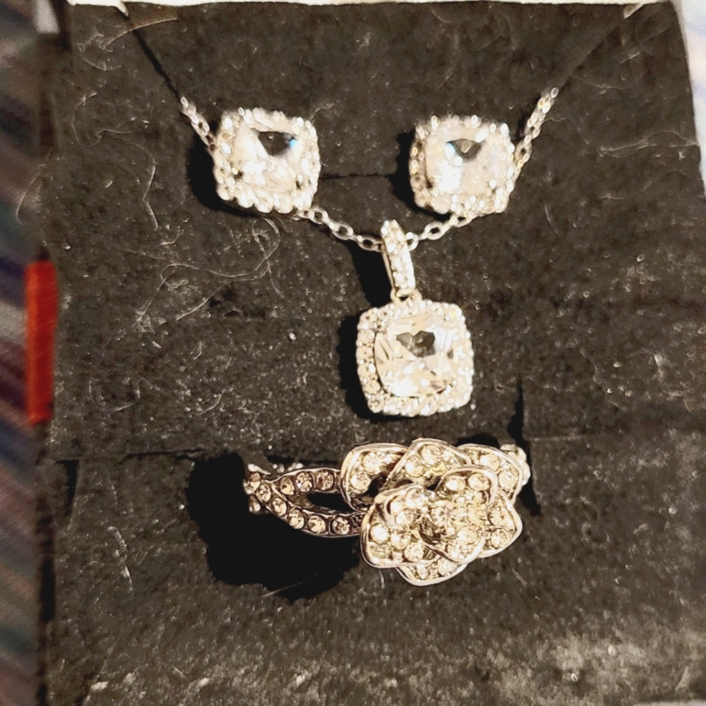 BNWT WHITE SAPPHIRE 3PC SET